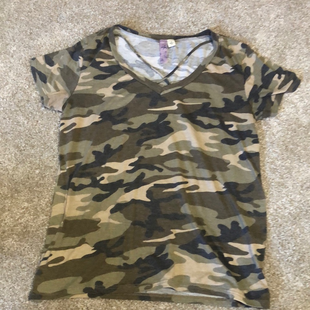 Alya size small camo shirt